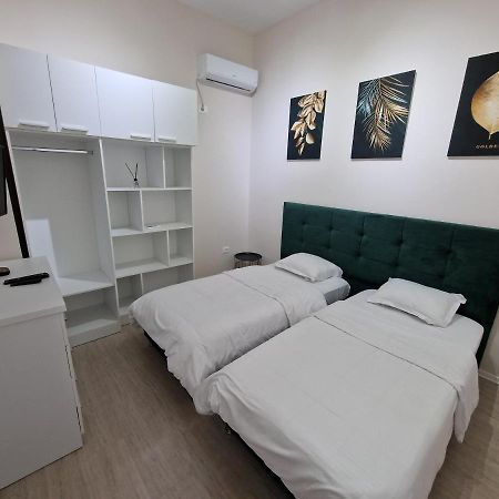 Hq Apartment In Center Тирана Экстерьер фото
